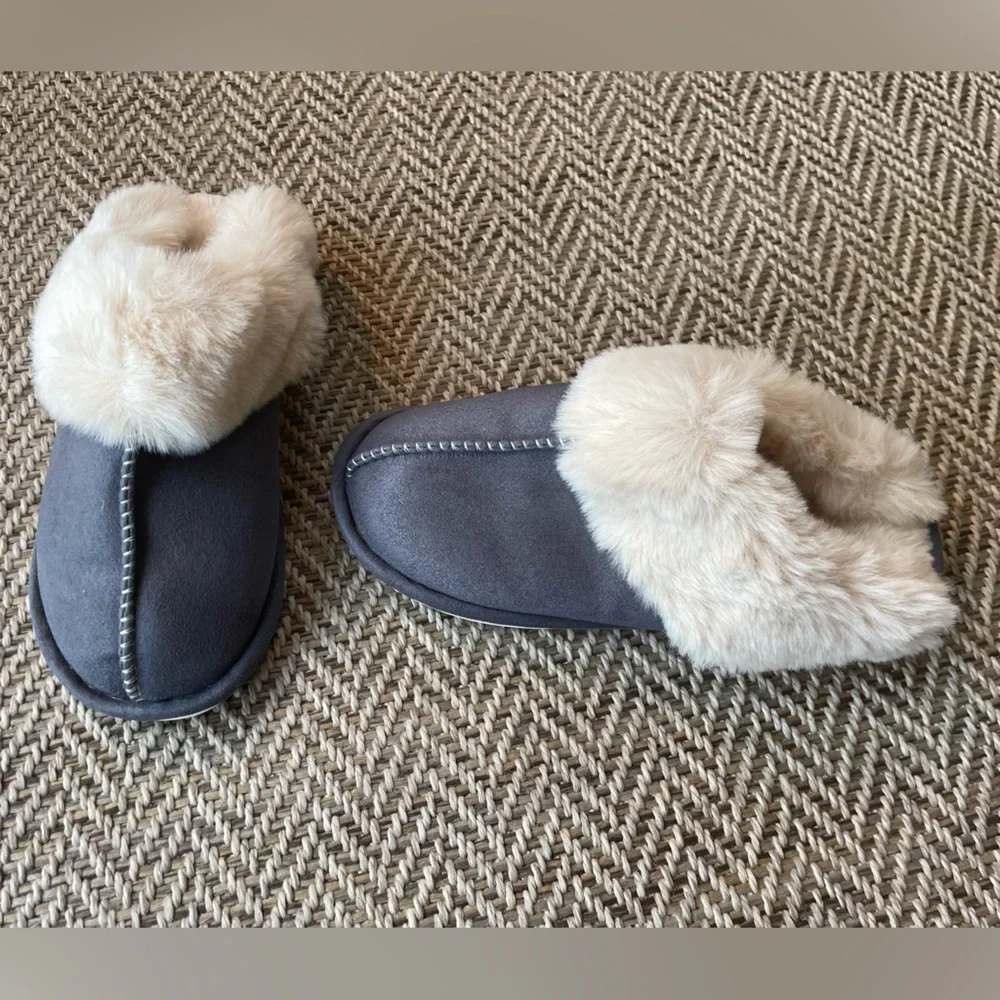 NWOT men’s slippers EU size 42-43